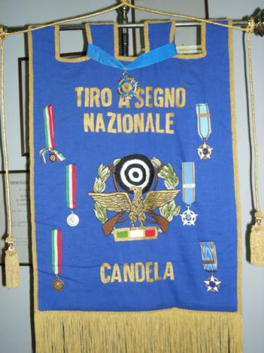 2 il-labaro-della-Sezione-TSN-di-Candela-con-il-collare-e-le-altre-6-benemerenze-rid