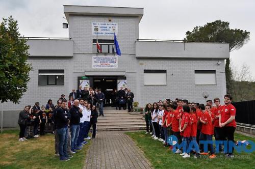 Il benvenuto a Malagò dagli atleti, tecnici , tiratori azzurri ed alunni scuola media