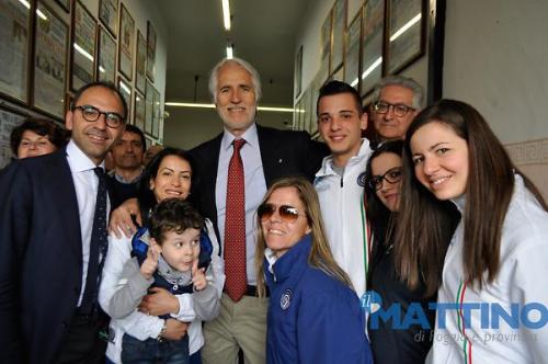 Malagò con l'Ass. Piemontese ed alcuni atleti azzurri